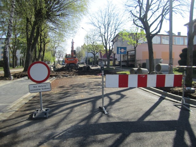 Zamknięto ostatni odcinek remontowanej ul. Jagiellońskiej w Ustce. To fragment drogi między skrzyżowaniami z ulicą Krasickiego i Grunwaldzką. Do zamknięcia doszło dziś (6 maja).