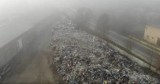 Wciąż "tyka" bomba ekologiczna przy ulicy Nowowiejskiej w Pińczowie. Problem ogromnego składowiska odpadów nadal nie jest rozwiązany