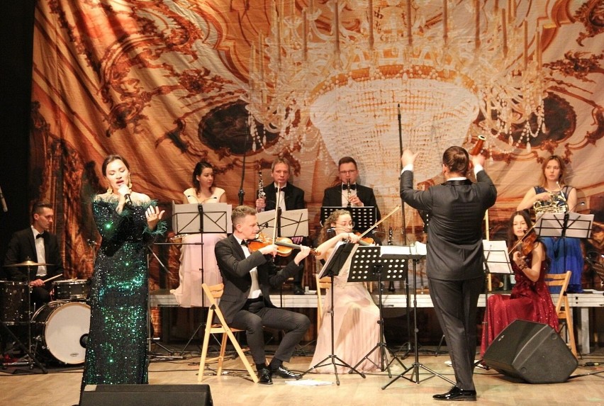 Wielka Gala Operetkowa „Johann Strauss i przyjaciele” w Opatowie. Wydarzenie przyciągnęło wielu mieszkańców. Zobacz zdjęcia 