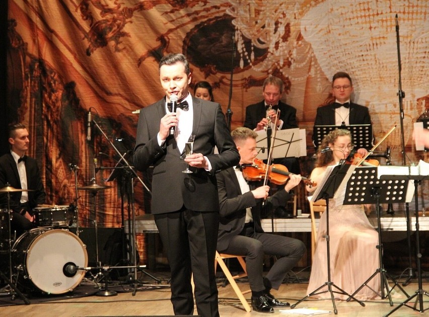 Wielka Gala Operetkowa „Johann Strauss i przyjaciele” w Opatowie. Wydarzenie przyciągnęło wielu mieszkańców. Zobacz zdjęcia 