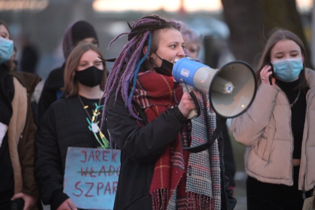 Strajk kobiet ponownie zorganizowano w Grudziądzu. Wzięło w nim udział kilkadziesiąt osób