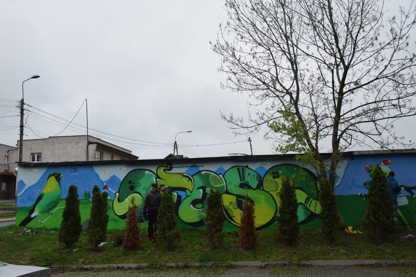 Kolorowe graffiti upiększyło garaże w Rydułtowach