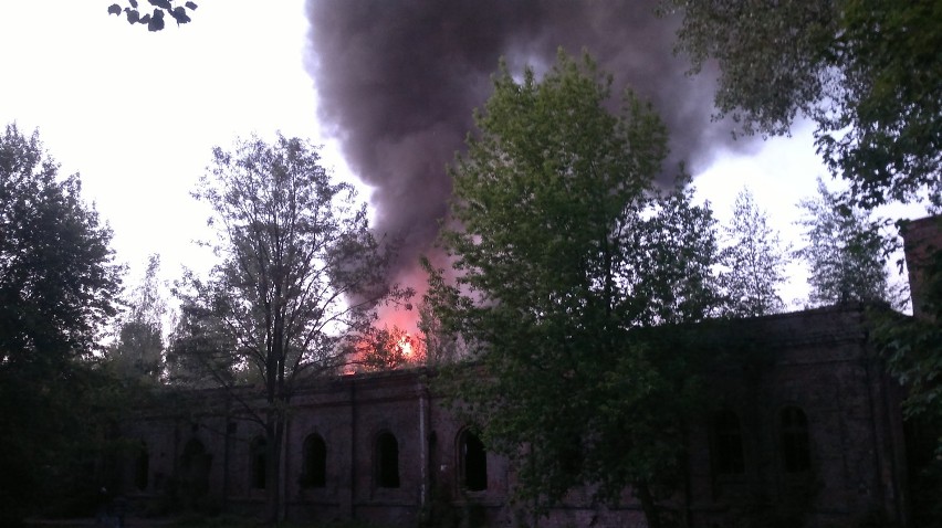Płonęła jedna z zabytkowych hal Uniontexu