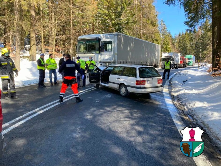 Wypadek na "trójce" między Szklarską Porębą, a Jakuszycami [ZDJĘCIA]