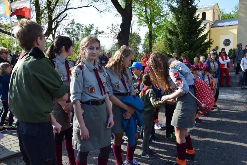 Przemarsz z najdłuższą flagą w Łódzkiem wraca na ulice Skierniewic