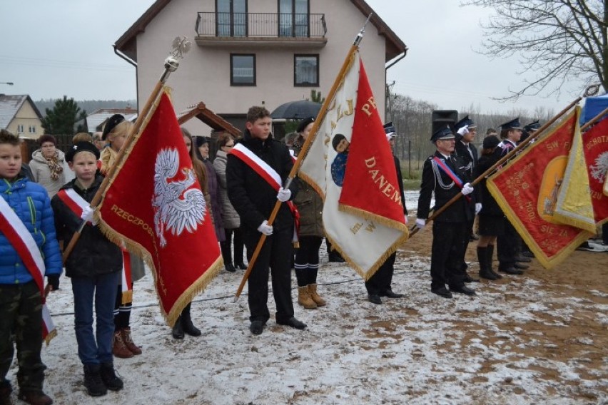 Przywidz: Odsłonięto pomnik dla uczczenia 1050-lecia chrztu Polski [ZDJĘCIA]