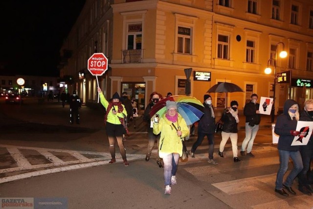 Jesienią i zimą 2020 roku we Włocławku zorganizowano kilka czarnych protestów. Ostatni odbył się 30 stycznia tego roku