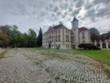 Pałac Bielińskich w Otwocku Wielkim. Idealne miejsce na wypad pod Warszawę na jesienny spacer 