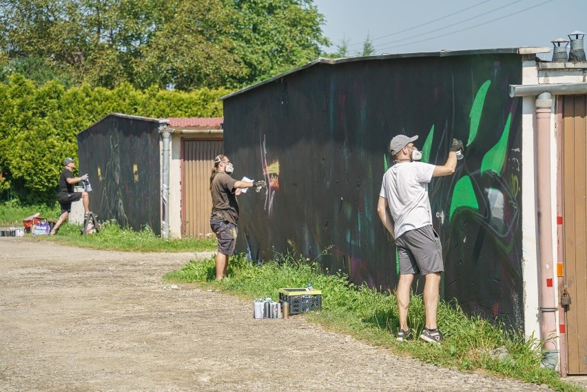 Dripshop Graffiti Jam 2023 w Nowym Sączu. Na garażach przy Alejach Piłsudskiego powstają nowe murale. Malują artyści z Polski i Słowacji