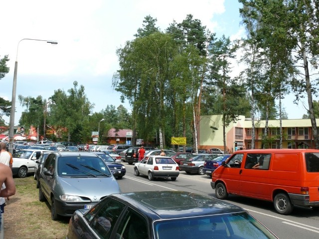 W Okunince będzie zakaz postoju na chodniku wzdłuż obwodnicy.