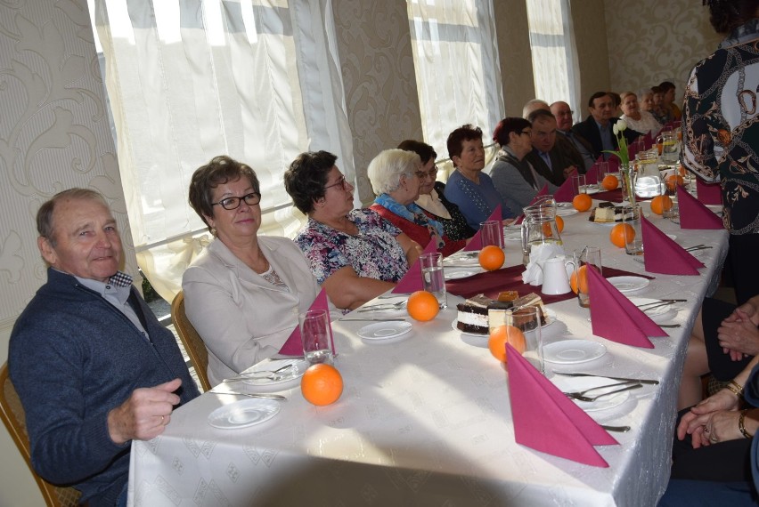 KROTOSZYN: Seniorzy z 12 kół PZREiI świętowali Światowy Dzień Inwalidów i Osób Niepełnosprawnych w restauracji Cristal [GALERIA]