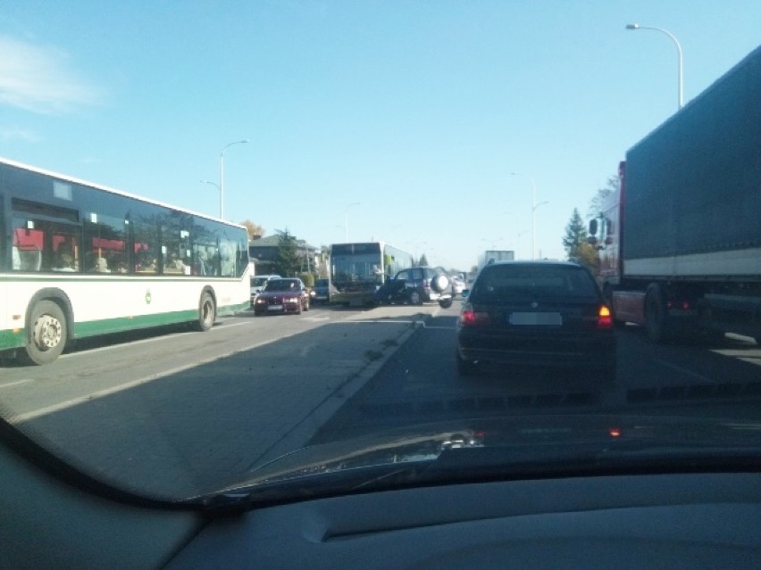 Chełm. Zderzenie autobusu CLA z samochodem osobowym  