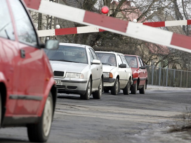 Na przejeździe kolejowym między Olsztynem a Jonkowem samochód osobowy marki opel wjechał pod pociąg. W zdarzeniu, na miejscu, zginął kierowca auta - informuje Gazeta Olsztyńska.

Tragiczny wypadek koło Elbląga. Zginęły 2 nastolatki