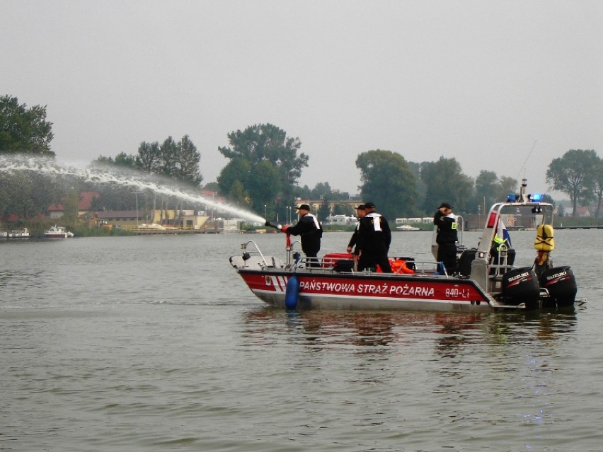 KM PSP Koszalin - Pokaz ratownictwa wodnego na jeziorze Jamno