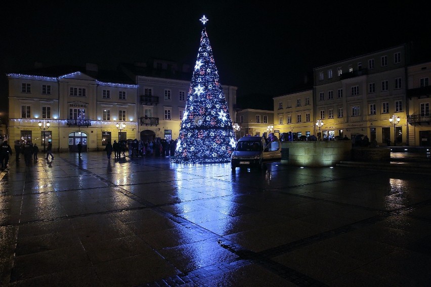 Sztuczna choinka w Piotrkowie 2017