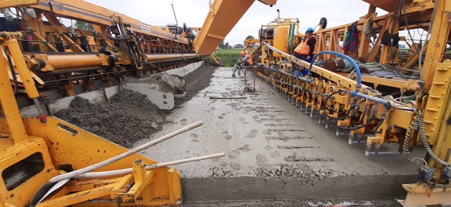 Budowa autostrady A1 Piotrków - Tuszyn wraz z węzłem bełchatowskim. Czerwiec 2020