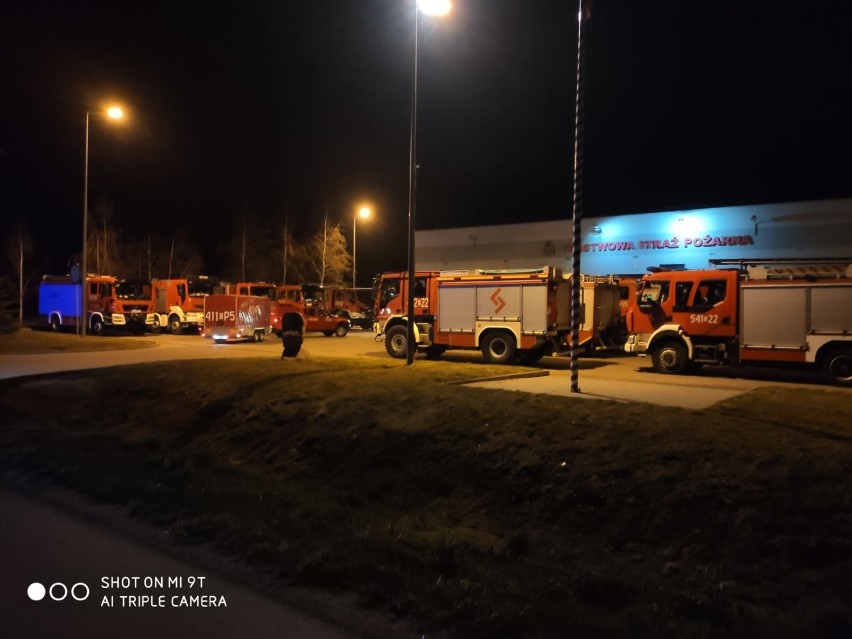 Strażacy z Tczewa pojechali pomóc gasić pożar Biebrzańskiego Parku Narodowego