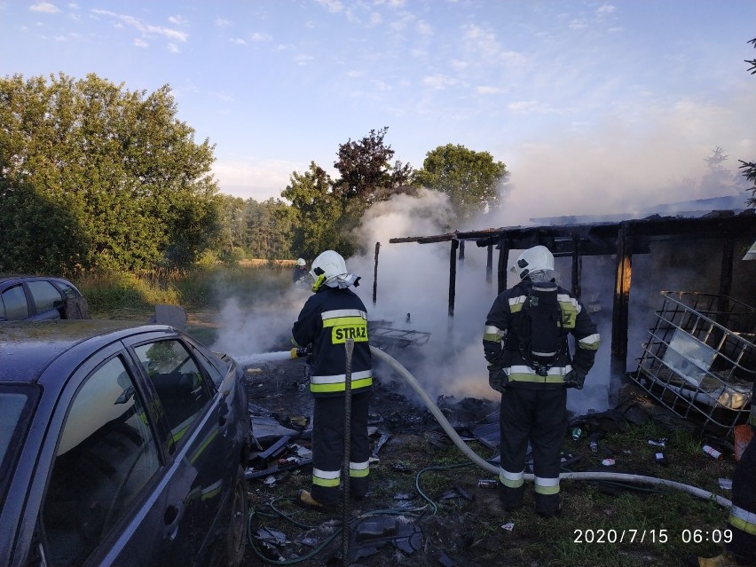 Krępa Kaszubska. Spaliła się wiata garażowa, ale strażacy zapobiegli większym stratom