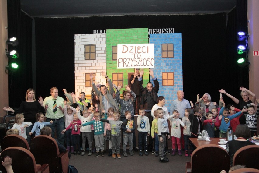 Dzisiaj w Ośrodku Kultury w Jastrowiu odbył się VII Biały - Zielony - Niebieski - przegląd zespołów teatralnych
