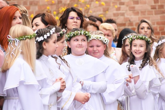 Pierwsza Komunia Święta w śremskiej Farze. Piękna uroczystość dla ponad 70. dzieci oraz ich bliskich