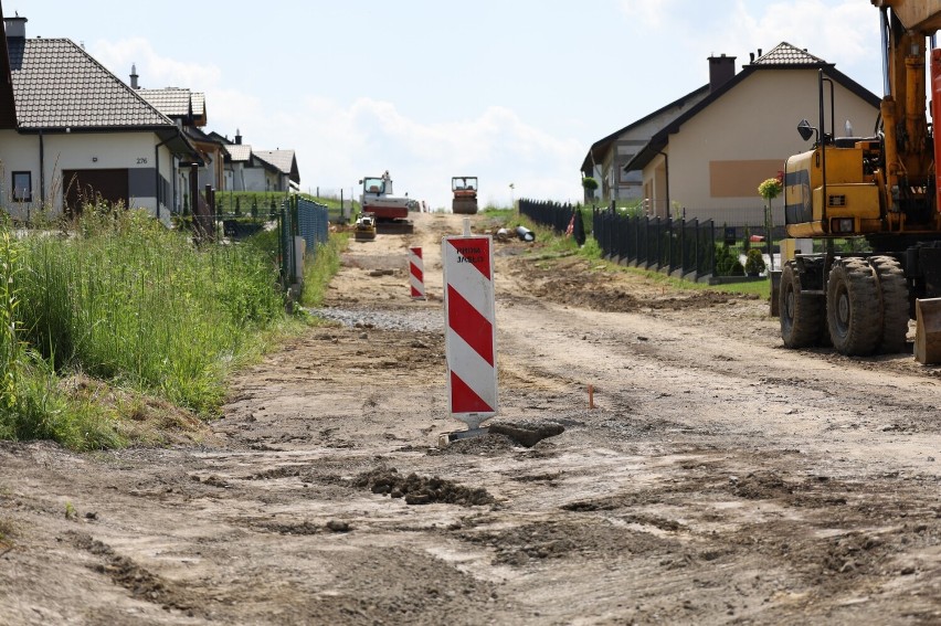 W Niegłowicach budowana jest droga wewnętrzna