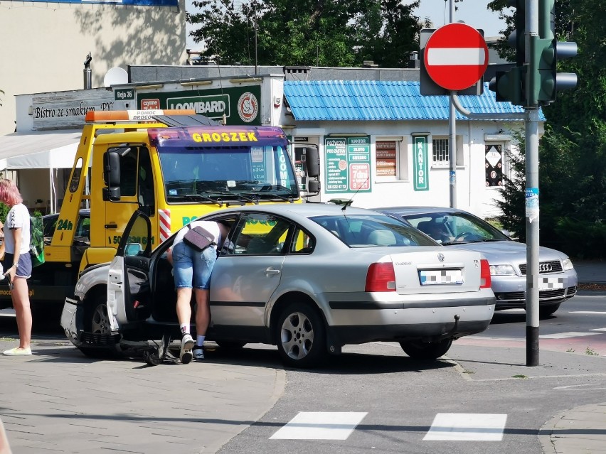 Uwaga kierowcy! Wypadek na Broniewskiego. Mamy zdjęcia! 