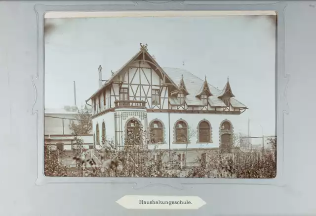 1938
Fotografia budynków tzw. kolonii opieki społecznej należących do Donnersmarckhütte, obecnie Huty "Zabrze" w Zabrzu