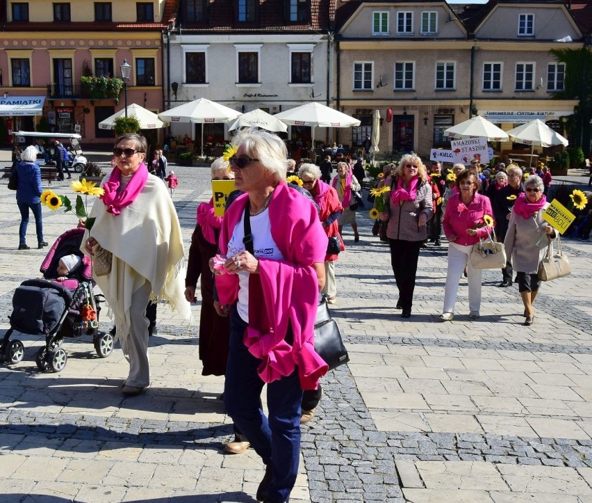 PIERwSI w Sandomierzu. Amazonki propagowały badania profilaktyczne (ZDJĘCIA)