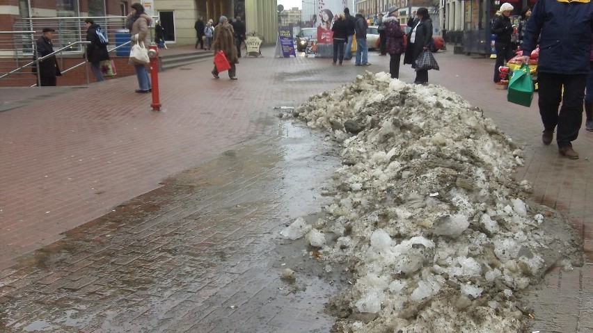 Piach zalega na pomorskich drogach