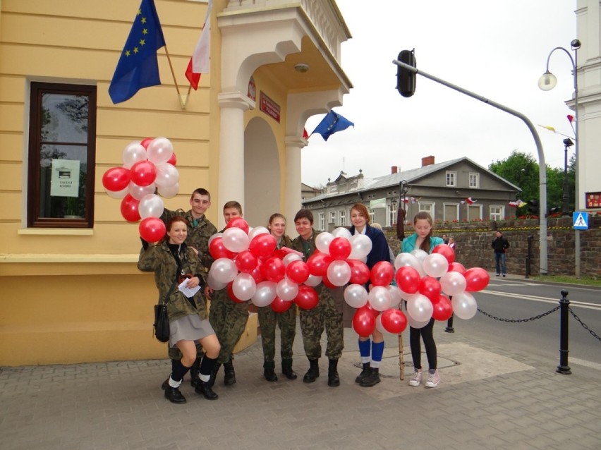 Harcerze z Hufca ZHP Radomsko przygotowali happening z okazji Święta Flagi 2014