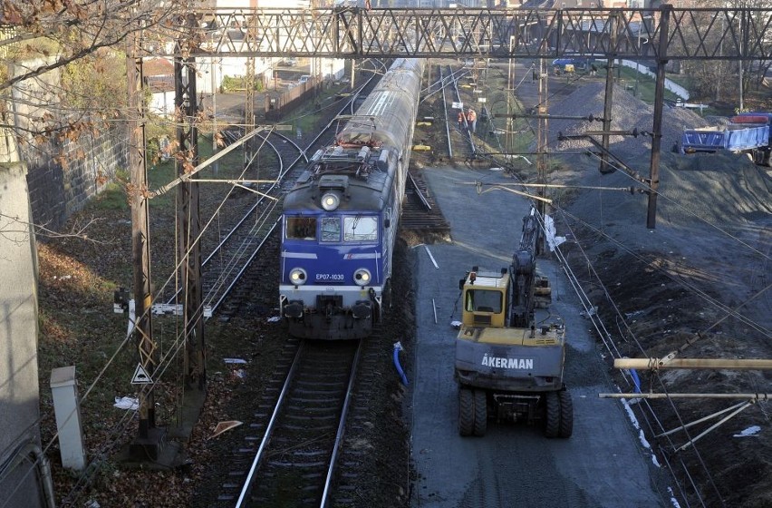 Modernizacja linii kolejowej E65 na odcinku Gdynia - Warszawa. Remont torów w Gdańsku [ZDJĘCIA]