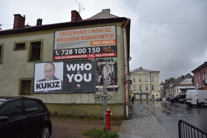 Billboardy z wizerunkiem Pawła Kukiza w Tarnowie i Brzozówce wywołały burzę. Poseł Kaczmarczyk: "to publiczny lincz" [ZDJĘCIA]