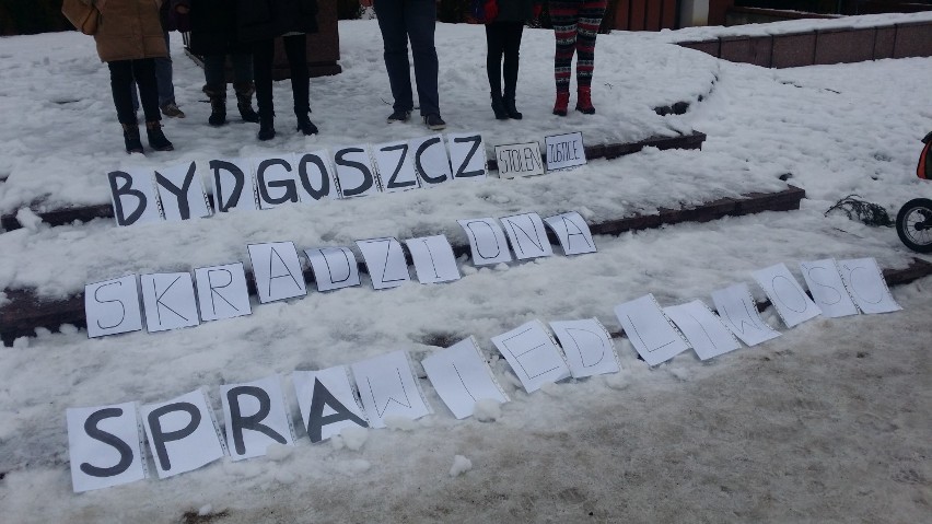 "Skradziona sprawiedliwość". Milczący protest w Bydgoszczy [zdjęcia, wideo]