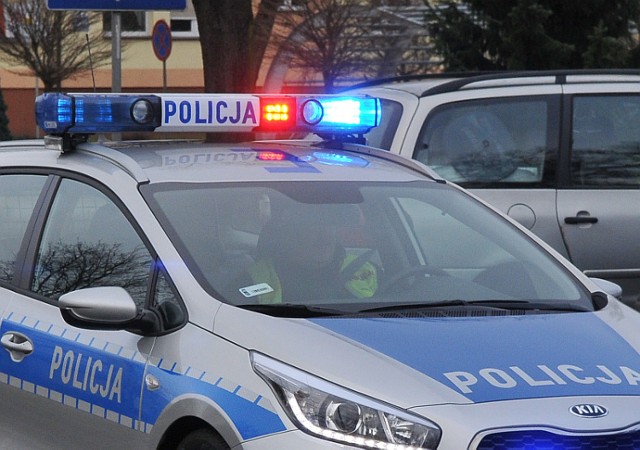 Do zderzenia autobusu z ciężarówką doszło na ul. Transportowej w Słubicach. Autobusem podróżowało 45 dzieci, pięcioro z nich trafiło do szpitala.