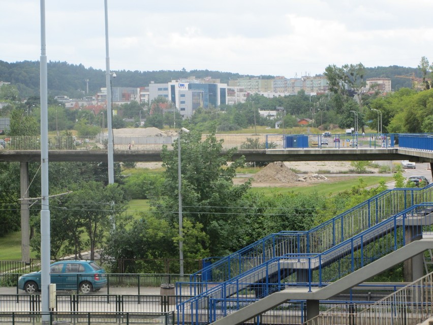 Plan postawienia budynków na terenie pasa startowego na...