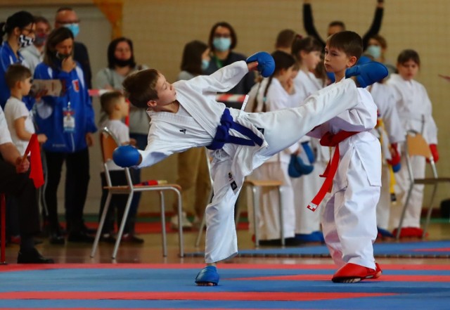 W Mikołajkowym Turnieju Sztuk Walki w Inowrocławiu walczyli młodzi karatecy