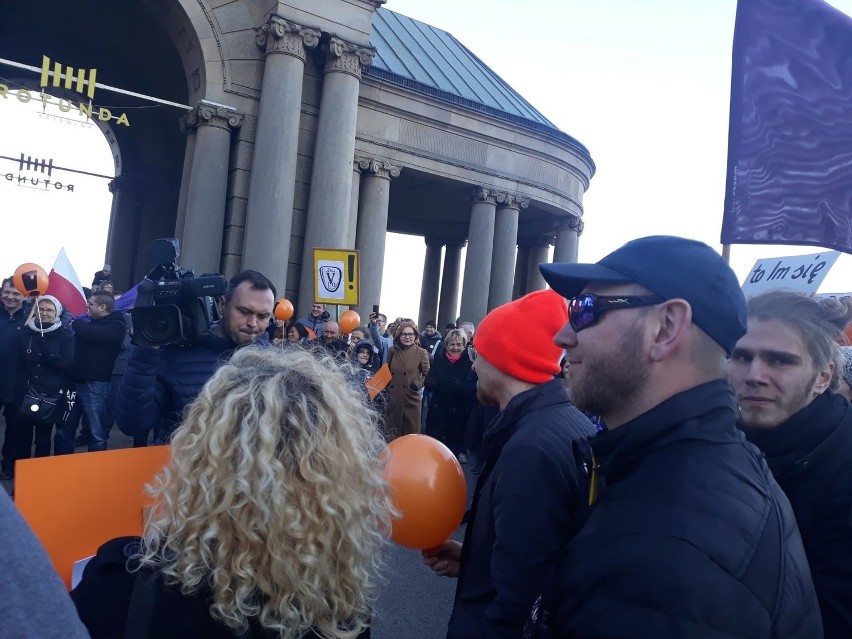 Wiec poparcia dla strajku nauczycieli na Wałach Chrobrego w Szczecinie