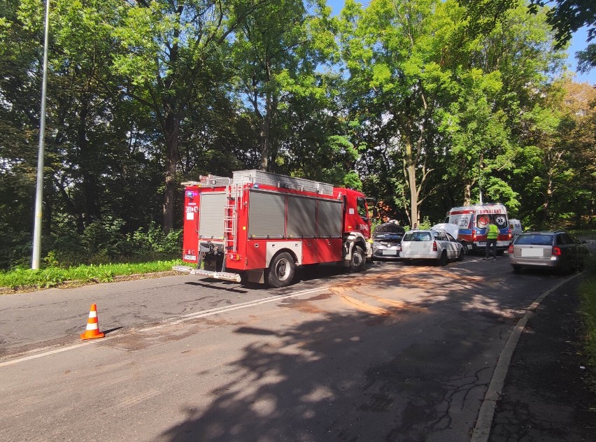 Pilne! Wypadek na ul. Piłsudskiego w Wałbrzychu. Uwaga na utrudnienia! [ZDJĘCIA]