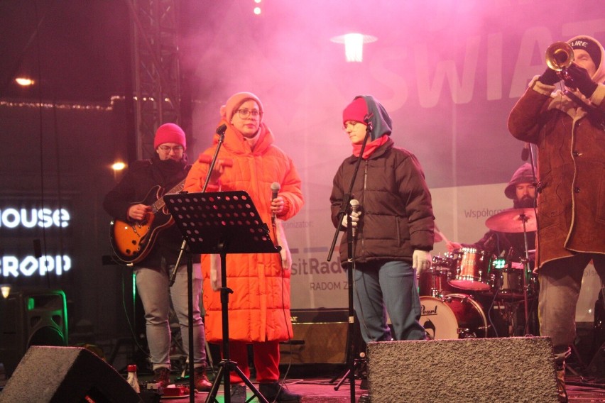 Zespół Flying Jazz Band na Jarmarku Świątecznym w Radomiu. Wyjątkowy koncert na placu Jagiellońskim. Zobacz zdjęcia