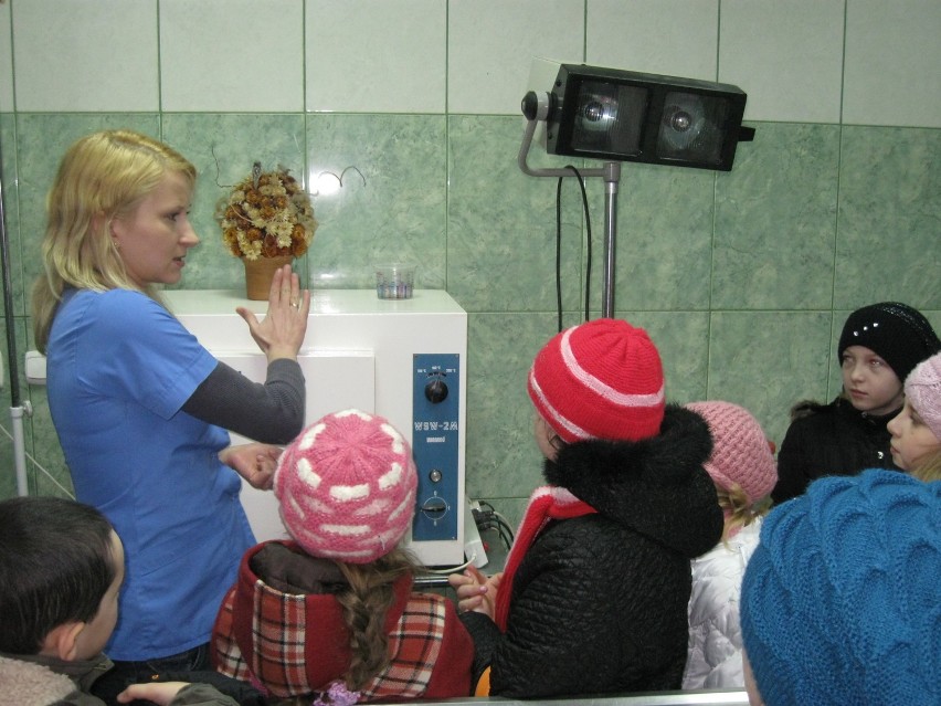Dzieci z kutnowskiej biblioteki odwiedziły lecznicę dla zwierząt