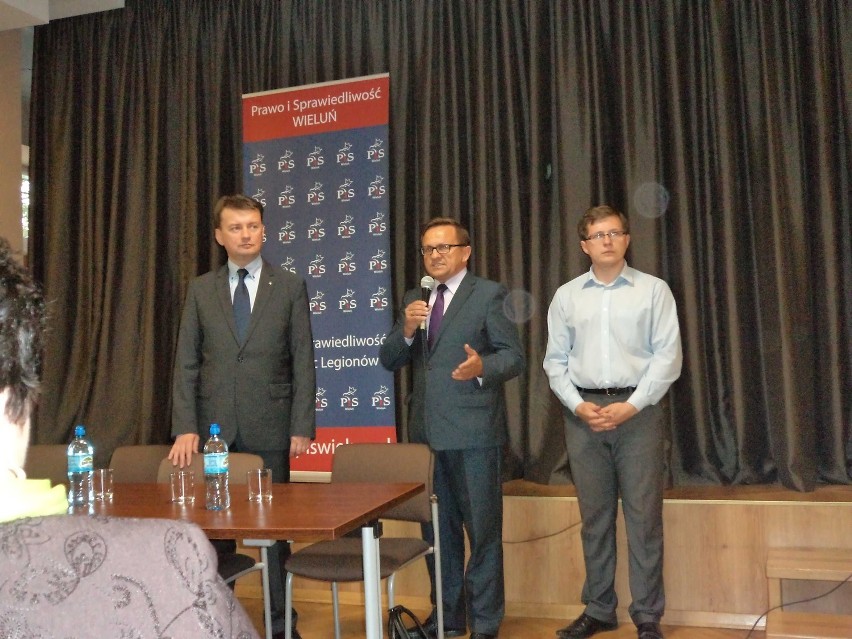 Mariusz Błaszczak w Wieluniu. Dwugodzinna dyskusja z szefem klubu PiS