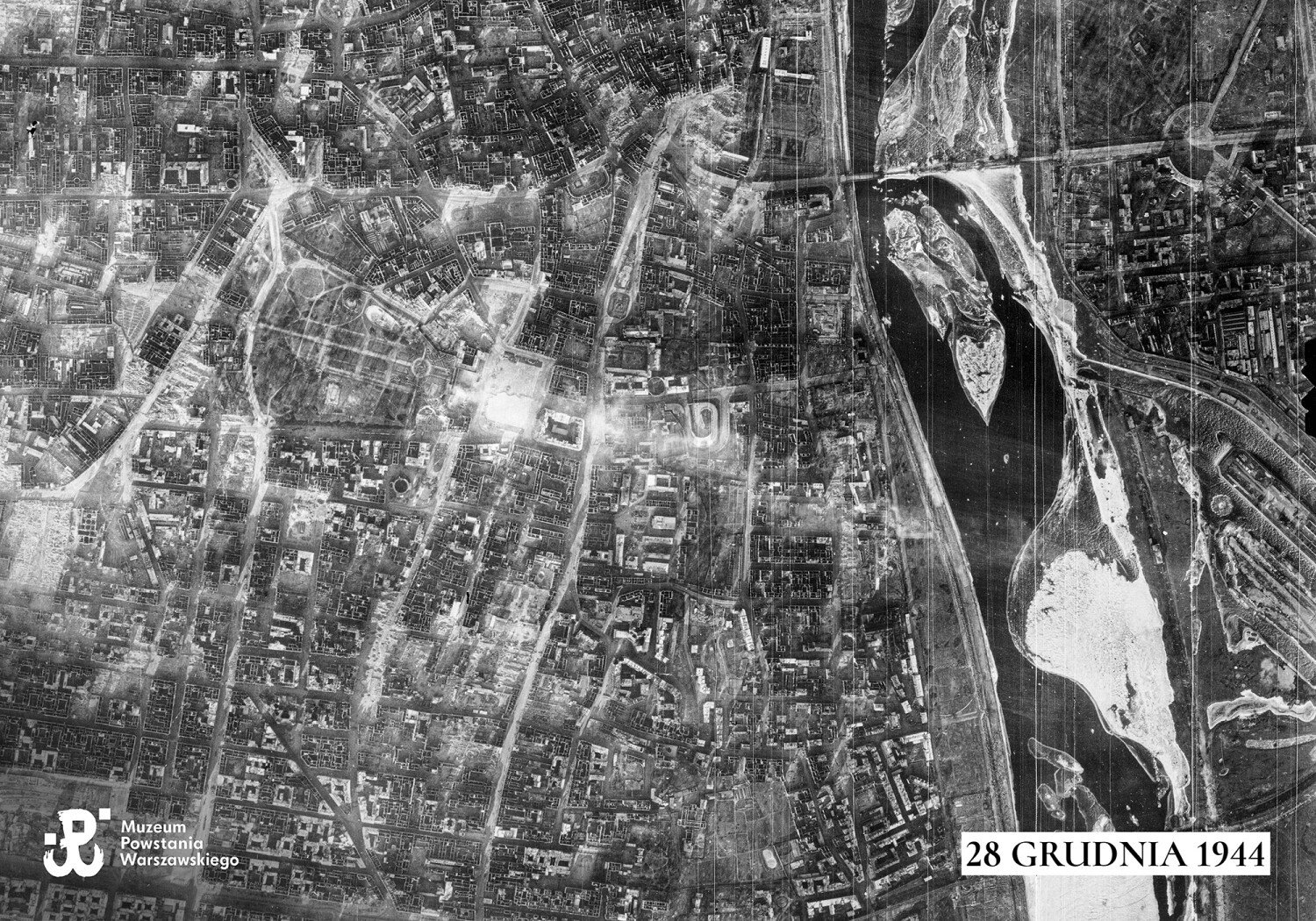 Unikalne zdjęcia lotnicze Warszawy z 1944 roku. Tuż przed Godziną "W
