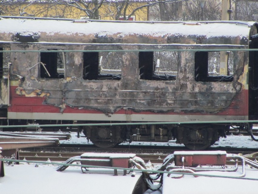 Spaleniu uległy dwa wagony pociągu.