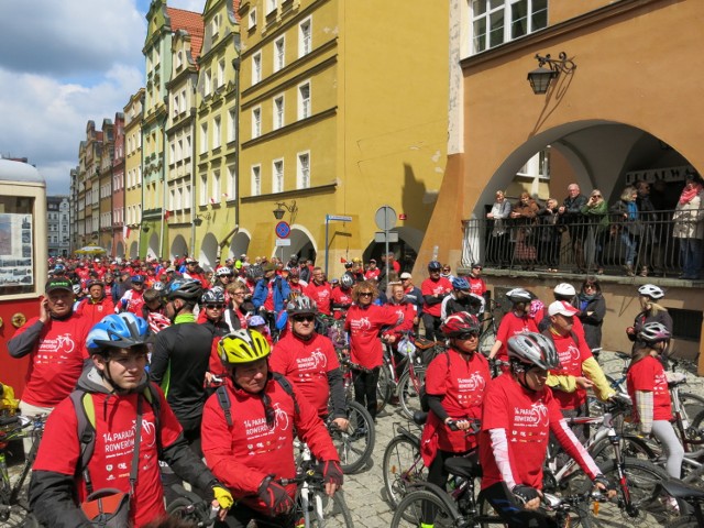 Parada Rowerów 2014 w Jeleniej Górze. Wzięło w niej udział ponad 2 tysiące osób.