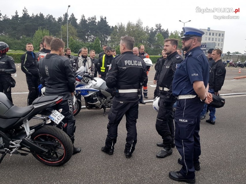 Częstochowa: Policja szkoliła motocyklistów [ZDJĘCIA] Akcja "MotoAsy" odbyła się na terenie częstochowskiego WORD