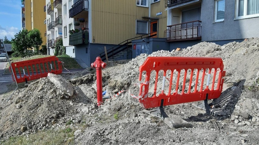 Choć wykop powinien zabezpieczony, to przez kilka dni wokół...