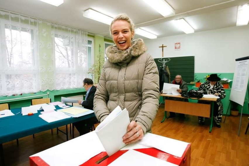 Wałbrzych: Głosuje Marta Haruk Miss Polonia Dolnego Śląska (zdjęcia)