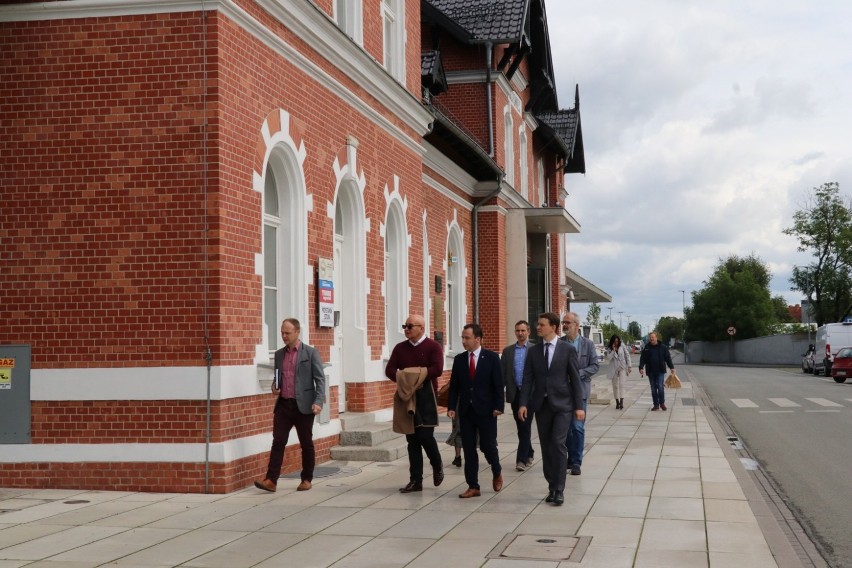 Samorządowcy z Wolsztyna podziwiali wągrowiecki dworzec. Ten znów jest stawiany za wzór  