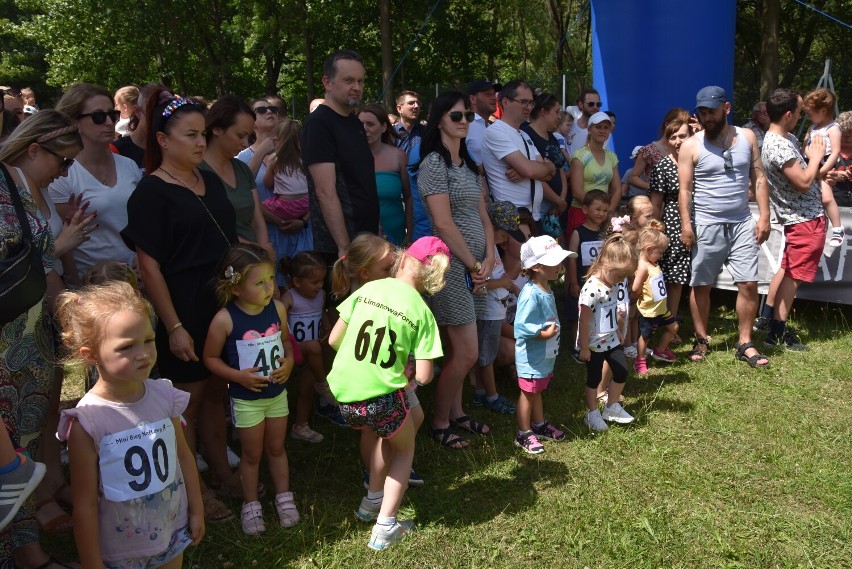 Gorlice. Mini Bieg Naftowy. Na starcie zawodnicy od zera do czterech lat. Zaciętości nie można im było odmówić. Sami zobaczcie!