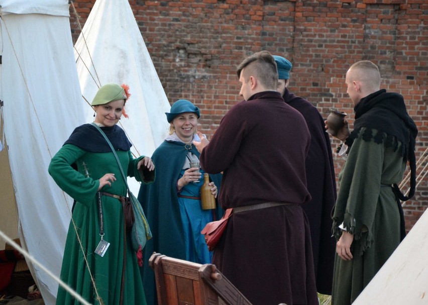 Rycerze walczyli nawet podczas gradobicia [ZOBACZ WIDEO]. Mistrzostwa świata Malbork IMCF 2015